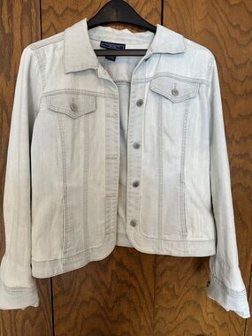 EUC LADIES M CHARTER CLUB LIGHT WASH STRETCH DENIM JACKET